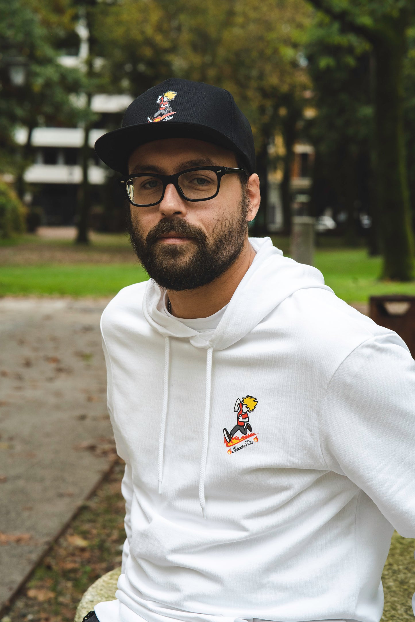 Felpa StreetFire® - Fit Classico BIANCA (Logo Colorato)