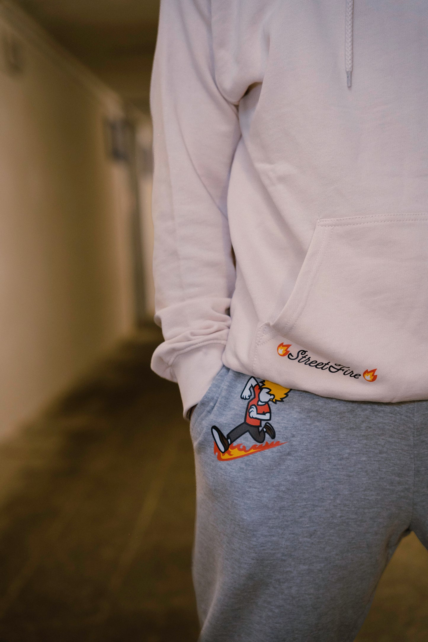 Felpa StreetFire® - Fit  Classico (OFF WHITE logo colorato)