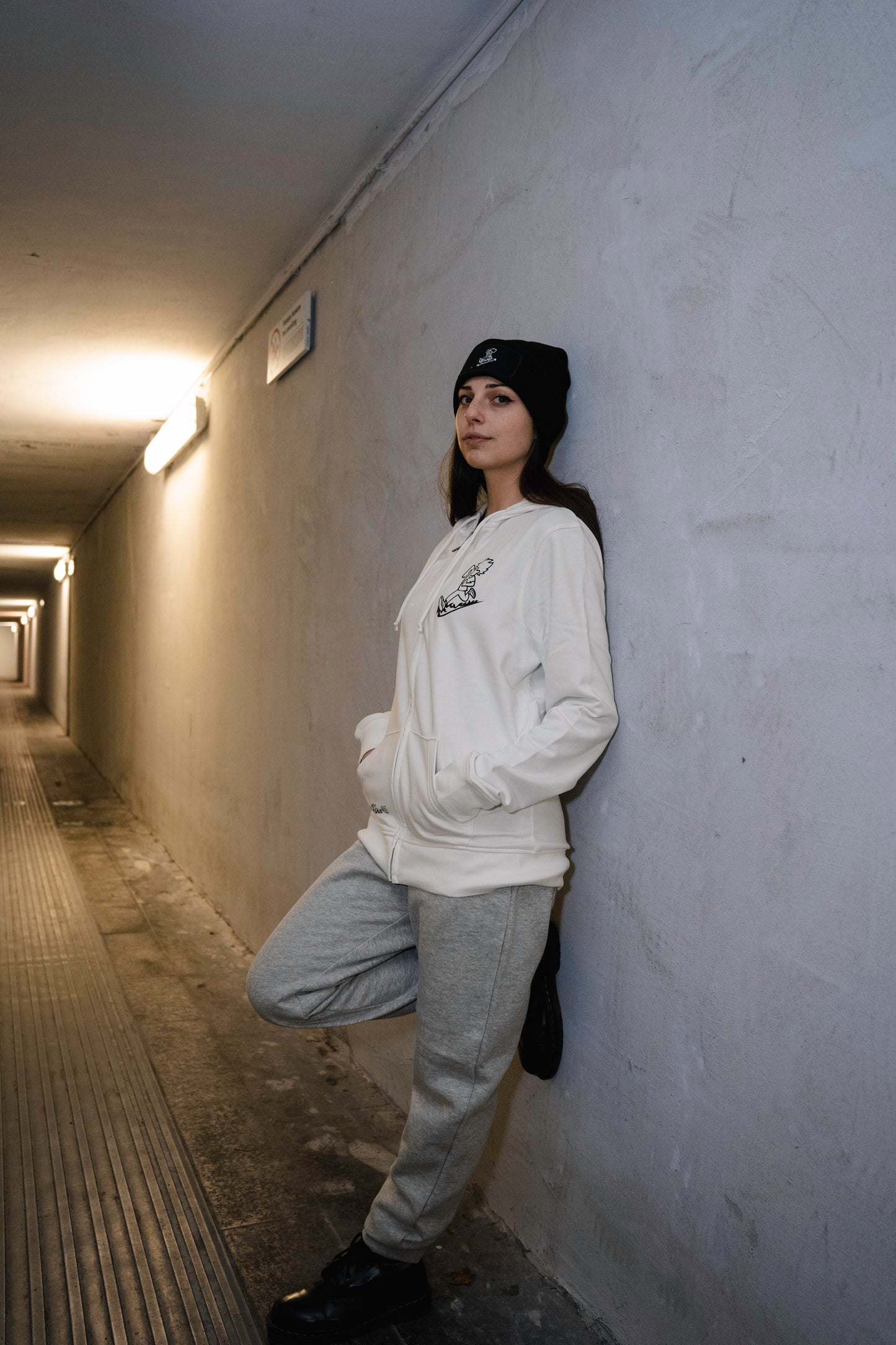 Felpa con Zip  (Bianca Logo NO color)
